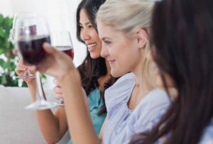 无酒精及低度葡萄酒销量激增,酿酒技术创新适配消费新需求 无酒精及低度葡萄酒销量激增,酿酒技术创新适配消费新需求